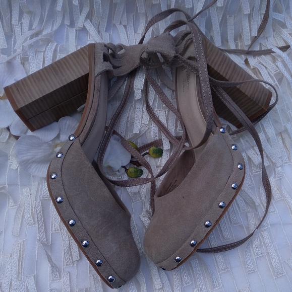 Seychelles 'Drift' Lace-up Pumps - Picture 8 of 8